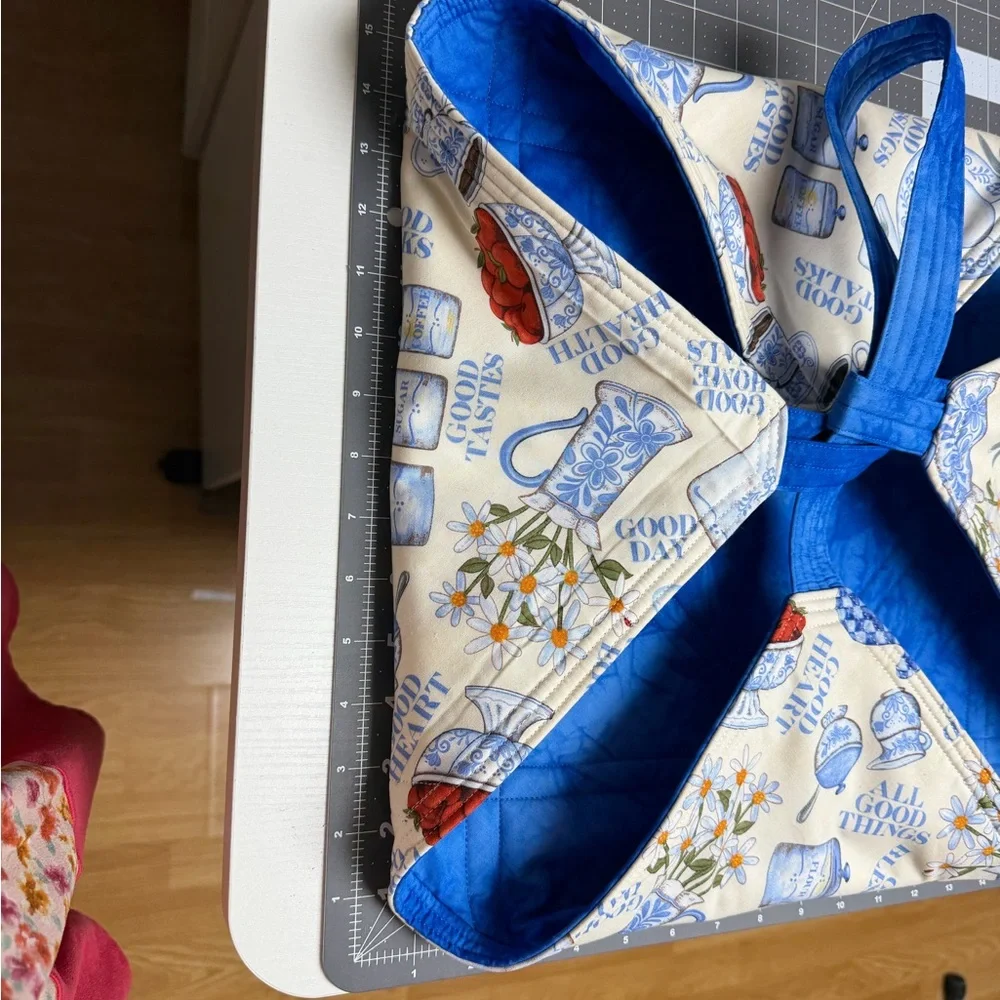 Casserole Dish Carrier Quilted and Reversible Pie Plate Carrier Blue Cream